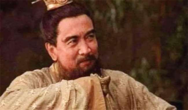 曹操权倾朝野势力庞大，为何至死都没有称帝