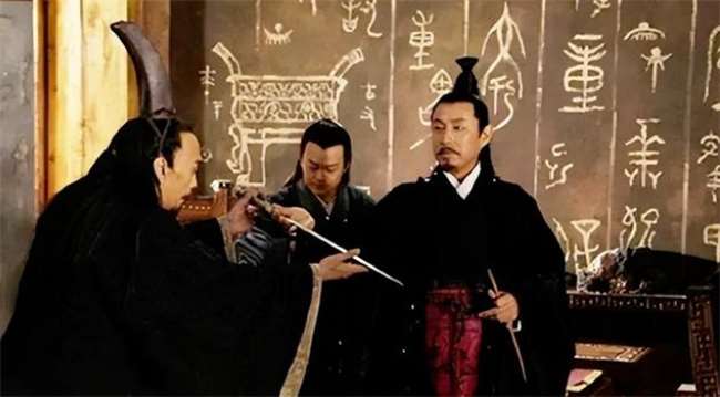 古代武将，真能举着几十斤的超重兵器打一天？