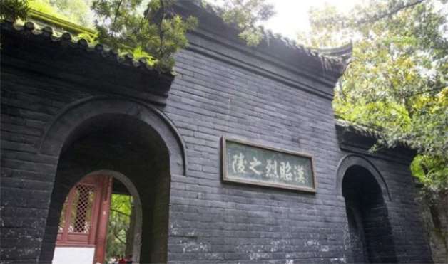 孙尚香和刘备的关系如何？两人最后结果如何？