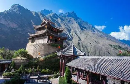 薛涛所作的《筹边楼》，显示出心系国势的器识和忧国忧民的生动形象